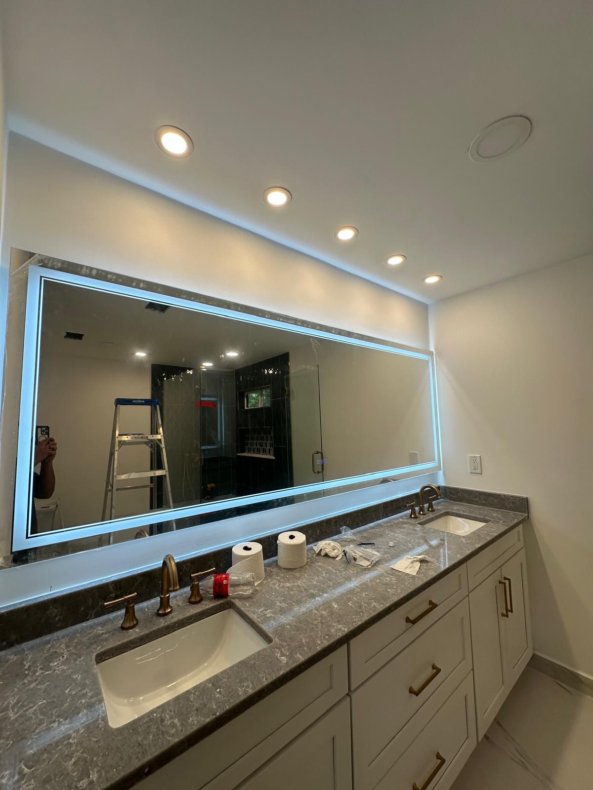 Decorative light fixtures